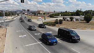 Kilit kavşakta kilometrelerce araç kuyruğu 