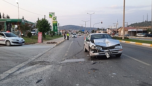 Otomobil öndeki araca çarptı; 2 yaralı