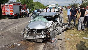 Otomobil tır ile çarpıştı: 5 yaralı