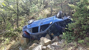 Otomobil uçuruma yuvarlandı: 6 yaralı