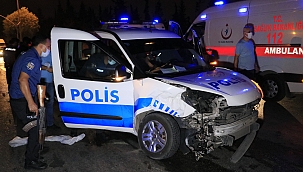Polis aracıyla hafif ticari araç çarpıştı! 
