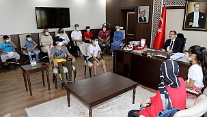 Rektör Kızılay öğrencileri ağırladı