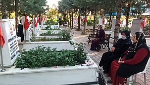 Şehitlikte hüzünlü bayramlaşma! 