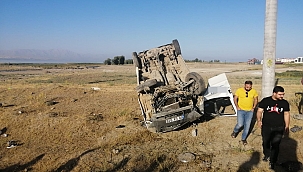 Van'da minibüs tarlaya uçtu: 4 yaralı 