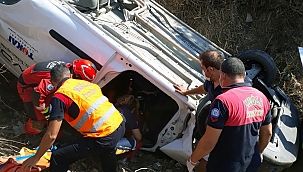 Araçta sıkışan sürücüyü itfaiye kurtardı