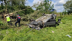 Otomobil şarampole düştü: 3 yaralı