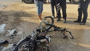 Alev alan motosiklet küle döndü 