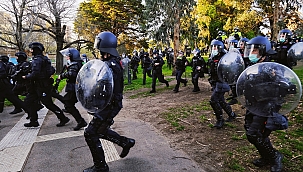 Avustralya polisinden plastik mermili müdahale