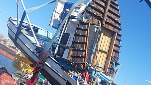 Çarpışma sonrası suya gömüldü