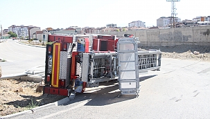 Elazığ'da kamyon yan yattı: 1 yaralı