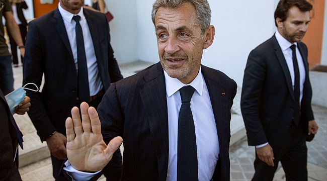 Fransa eski Cumhurbaşkanı Sarkozy'e ev hapsi