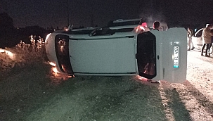 Mülteci taşıyan kamyonet devrildi: 2 yaralı