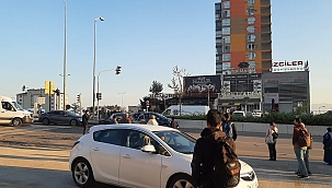 Otobüs durağına daldı: 4 yaralı