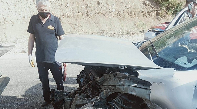 Otomobil bariyerlere çarptı: 4 yaralı! 