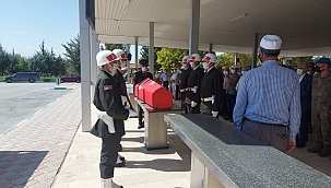 Vefat eden Arar için askeri tören 