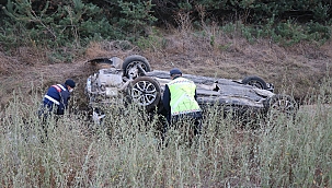 Bolu'da otomobil şarampole devrildi