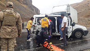 Çatak'ta üç araç çarpıştı: 6 yaralı 