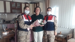 Darende'nin tek kadın muhtarına çiçekli kutlama