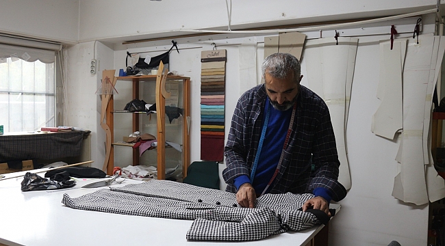 Dede mesleğini itinayla sürdürüyor