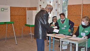 Gürcistan halkı yerel seçim için sandık başında 