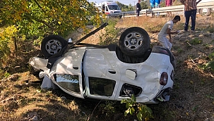 Isparta'da otomobil şarampole yuvarlandı 