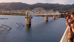 Japonya'da köprü çöktü: 60 bin hane susuz kaldı
