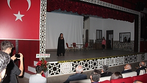 "Kadın için" oyununa ilgi 