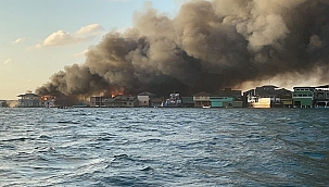Karayipler'deki Guanaja Adası'nda yangın 