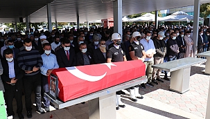 Kaza kurbanı polis ve babası toprağa verildi