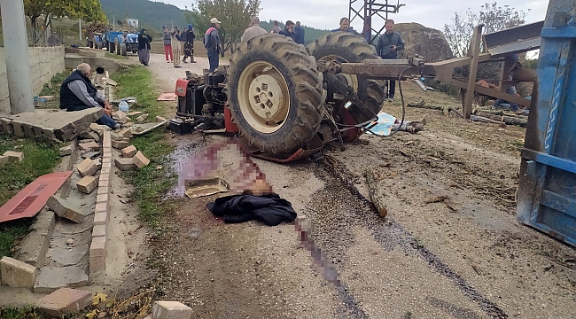 Odun yüklü traktör devrildi: 1 ölü 1 yaralı 
