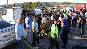 Otobüsün altında kalan motosikletli öldü 