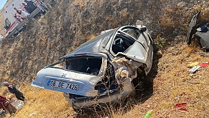 Otomobil bariyerlere çarptı: 3'ü ağır 4 yaralı