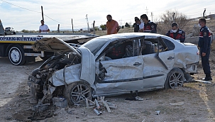 Otomobil şarampole devrildi: 2 yaralı 