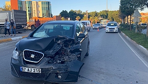 Otomobil yayaya ardından otomobile çarptı 