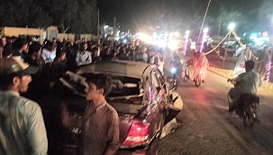 Pakistan'da çifte bombalı saldırı: 3 ölü 