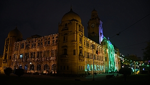 Pakistan'da Mevlid Kandili için ışıklandırma 