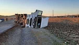Pancar yüklü tır devrildi: 1 yaralı 