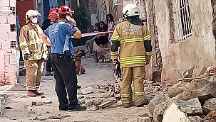 Tadilat halindeki binada çökme: 1 yaralı 