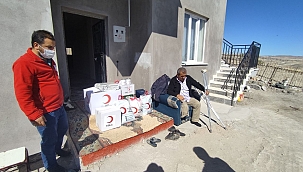 Yangında evi küle dönen aileye yardım 