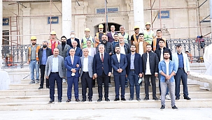 Yeni Cami'deki çalışmaları inceledi!