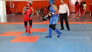 Yumruklar şampiyonluk için vuruldu 