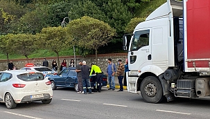 Zonguk'ta tır otomobile çarptı