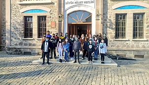 "Türk Gençliği Tarihinin İzinde" 