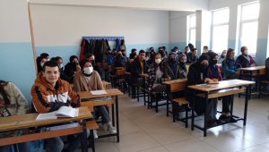 lise öğrencilerine Medya Okuryazarlığı semineri