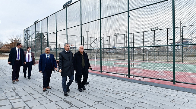 Başkan Çınar İnönü Mahallesi spor kompleksini inceledi