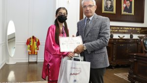 Başkan Güder başarılı sporcuları ağırladı