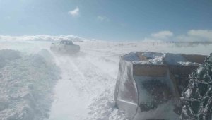 Karlı yoları açma çalışmaları sürüyor