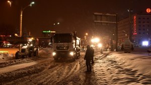 Malatya'da loğun kar mesaisi