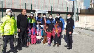 Polisten dilenen çocuklara yönelik farkındalık çalışması