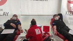 Covid-19'da kan stokları azaldı polisler kan bağışı yaptı